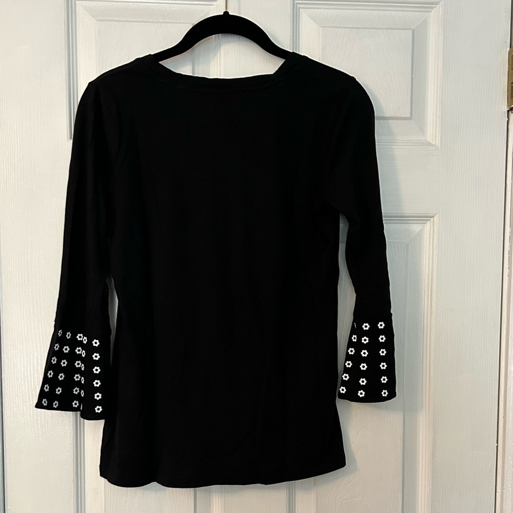 MICHAEL Michael Kors black t-shirt with flared daisy print sleeve, size xs.